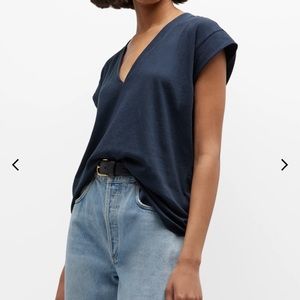 Frame le midrise V neck tee, navy, size Large